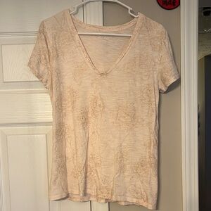 Merona Light pink V-Neck Tee with Rose Gold Floral design size Large EUC